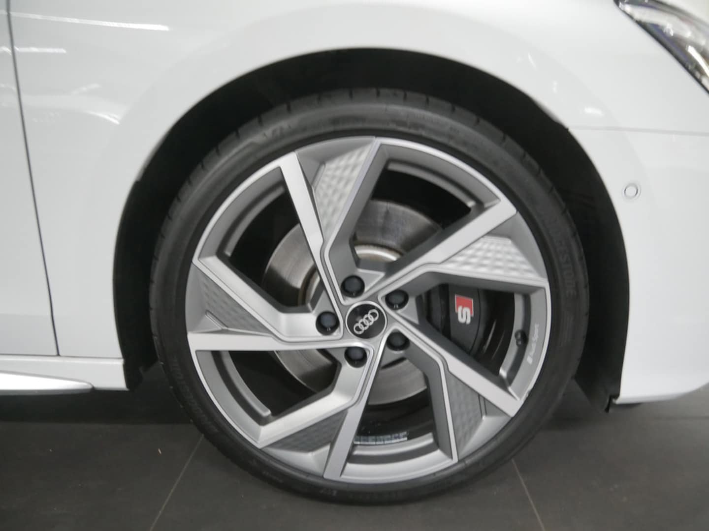 Bild über Audi S3 Sportback TFSI quattro S tronic - für weitere Informationen kontaktieren Sie den Audi Partner