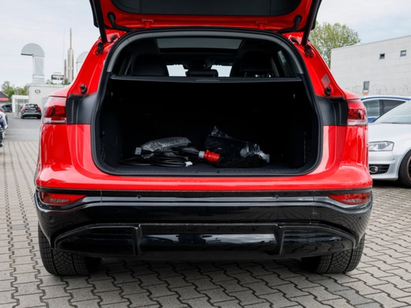 Bild über Audi Q6 SUV e-tron e-tron performance - für weitere Informationen kontaktieren Sie den Audi Partner