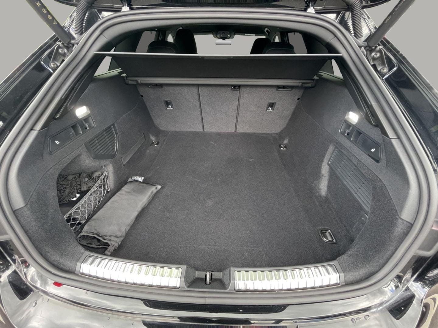 Bild über Audi A5 Avant TDI quattro 150 kW S tronic - für weitere Informationen kontaktieren Sie den Audi Partner