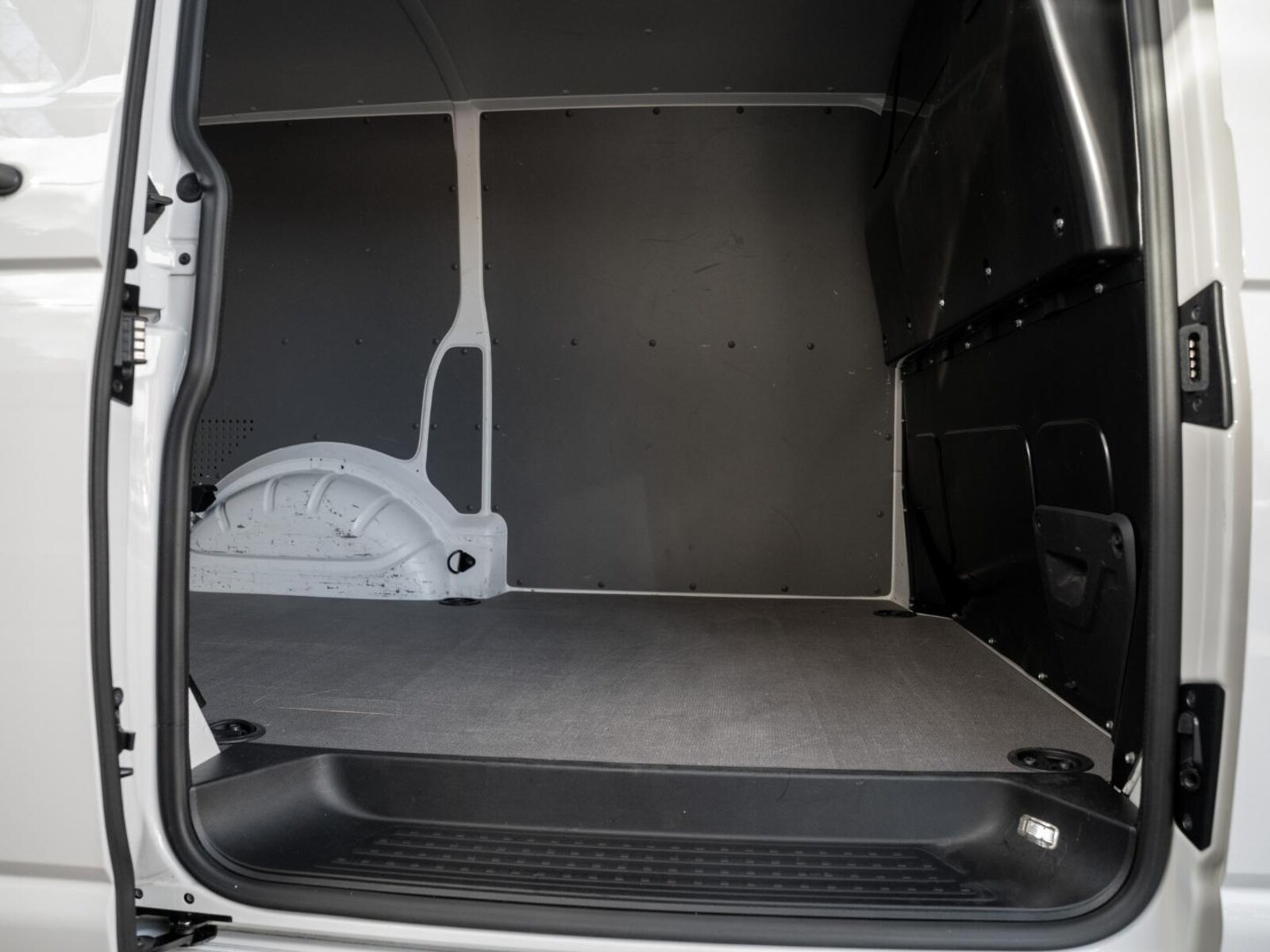 Volkswagen T6.1 Transporter Kasten kurzer Radstand – Bild 25