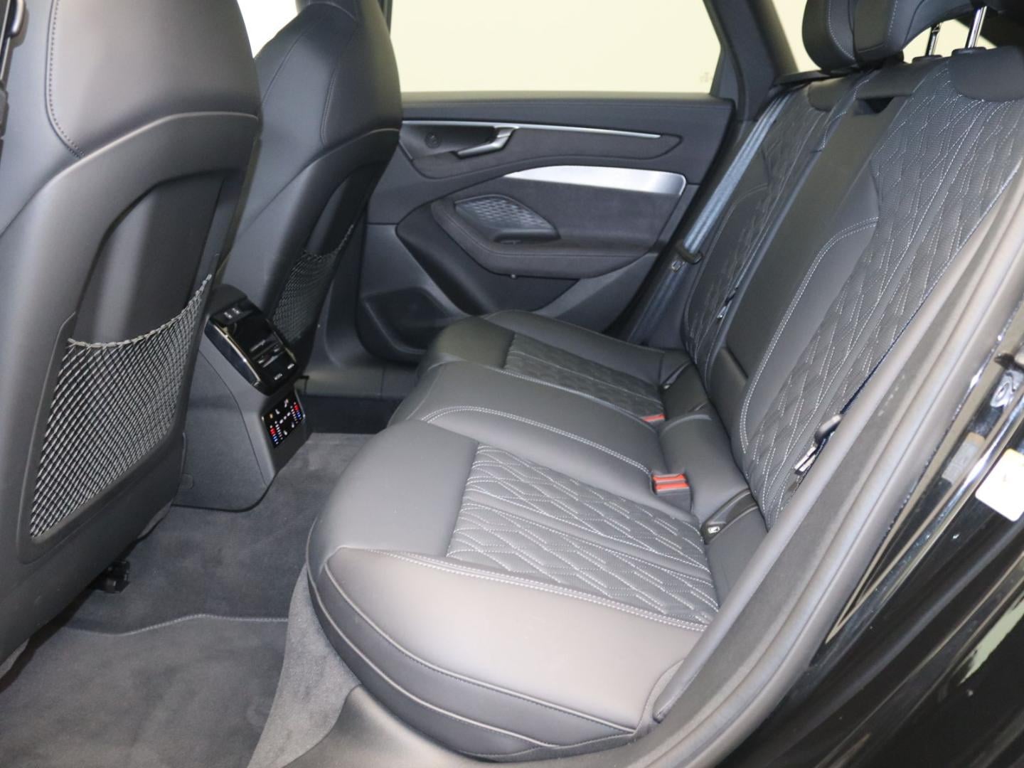 Bild über Audi A6 Avant e-hybrid edition one e-hybrid quattro 270 kW S tronic - für weitere Informationen kontaktieren Sie den Audi Partner