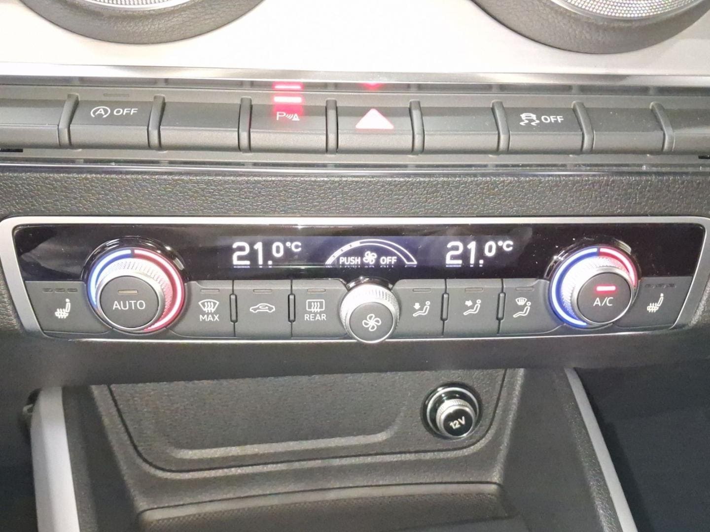 Bild über Audi Q2 S line 30 TDI Schaltgetriebe - für weitere Informationen kontaktieren Sie den Audi Partner
