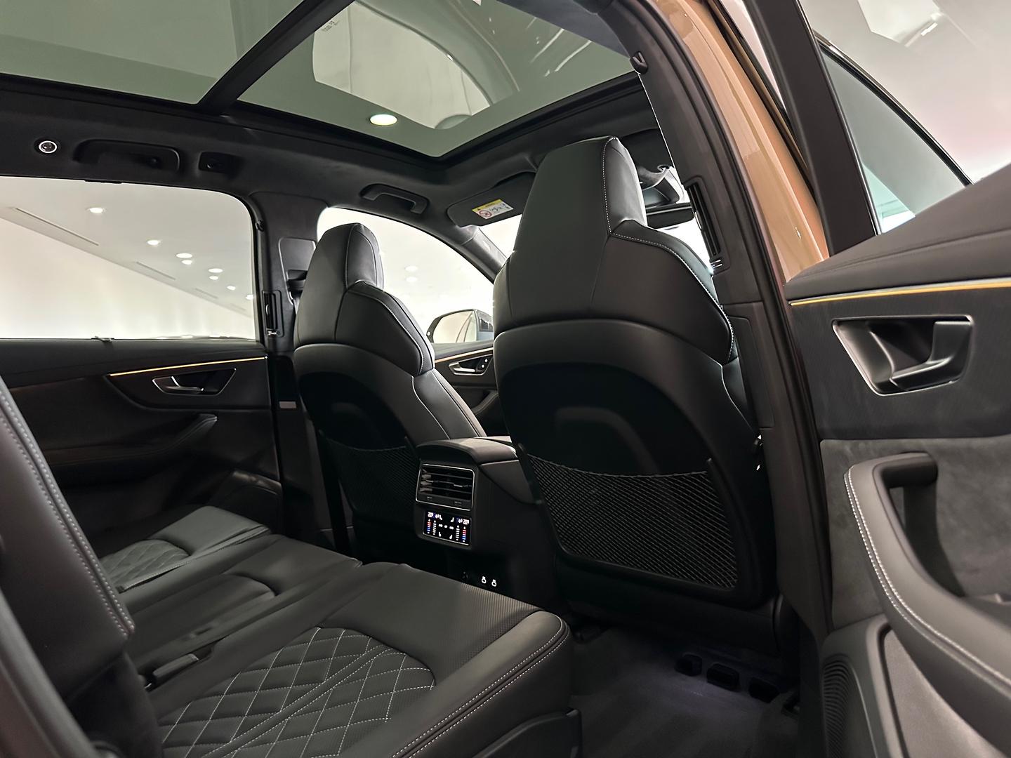 Image about Audi SQ7 SQ7 SUV TFSI 373 kW tiptronic