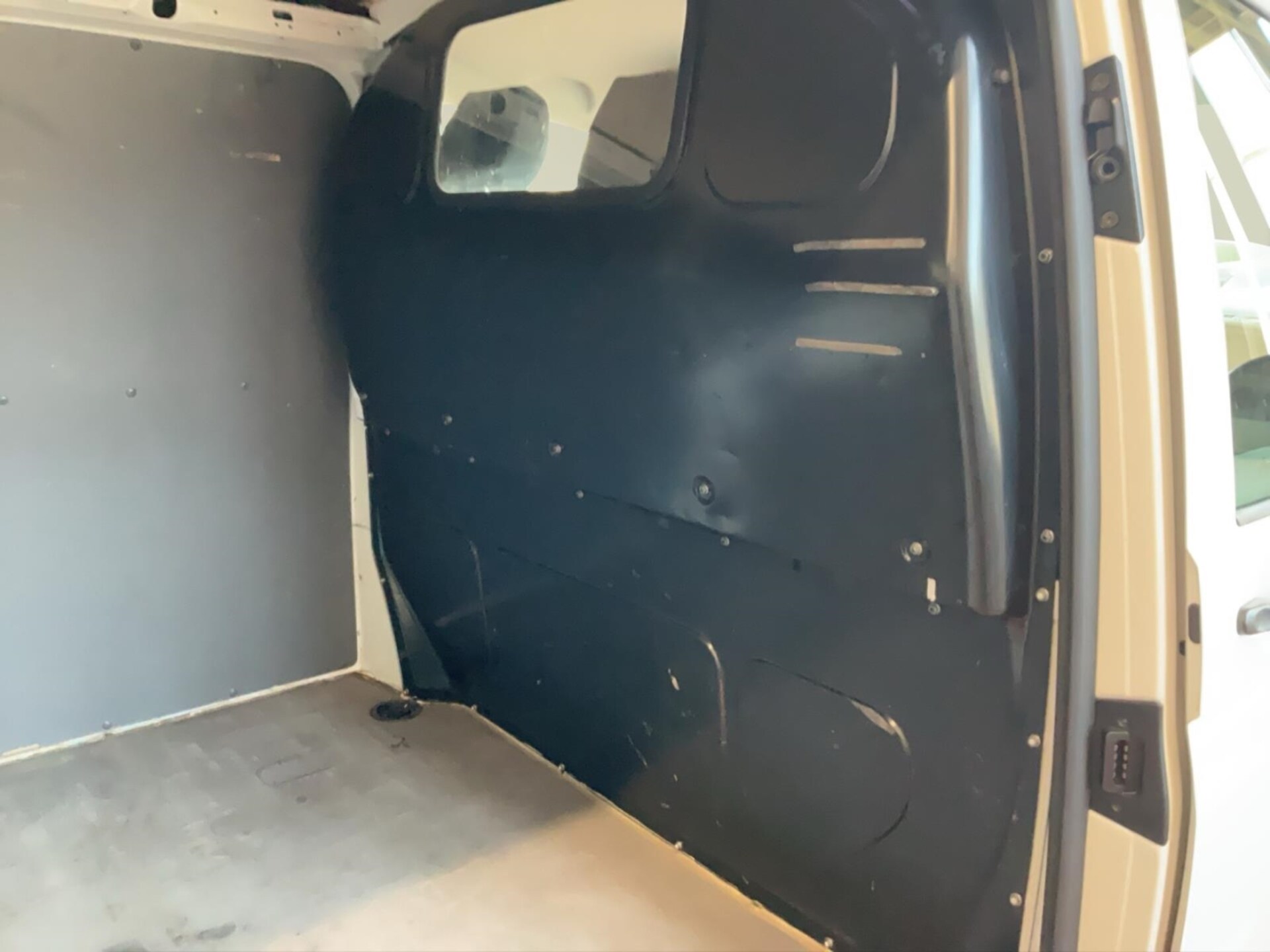 Volkswagen T6.1 Transporter Kasten langer Radstand
