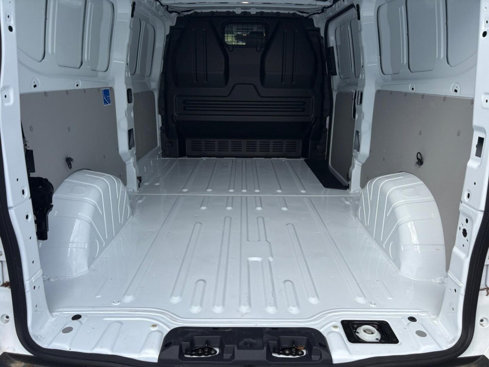 Volkswagen Transporter Kasten langer Radstand – Bild 25