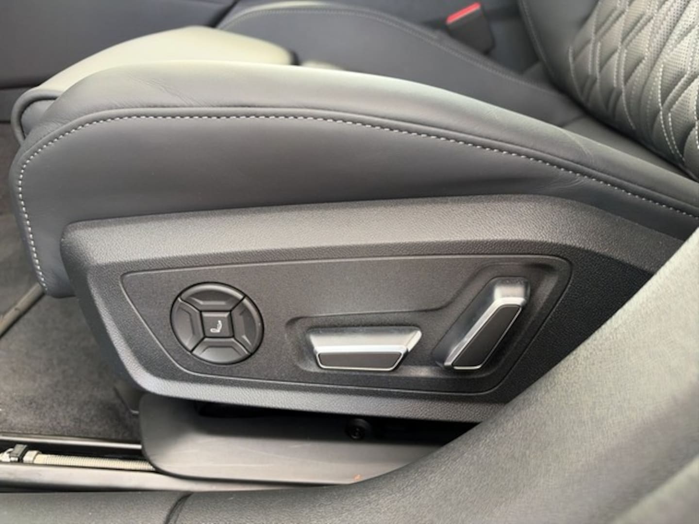 Bild über Audi S5 Limousine TFSI 270 kW S tronic - für weitere Informationen kontaktieren Sie den Audi Partner
