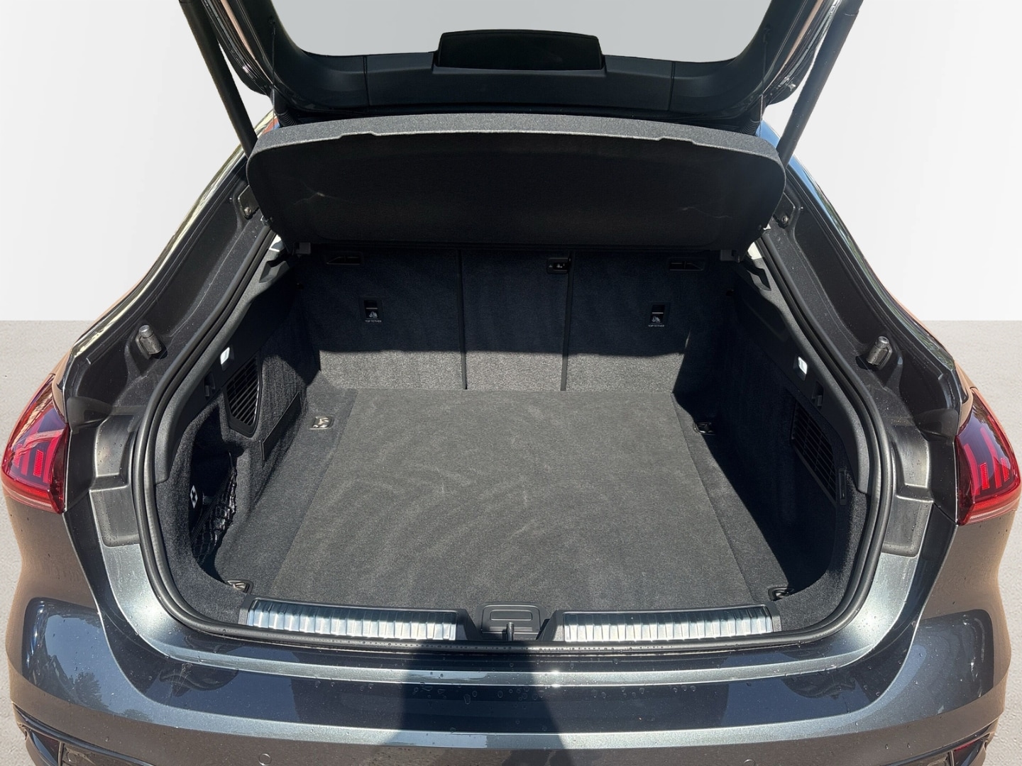 Bild über Audi A5 Limousine TFSI S tronic - für weitere Informationen kontaktieren Sie den Audi Partner