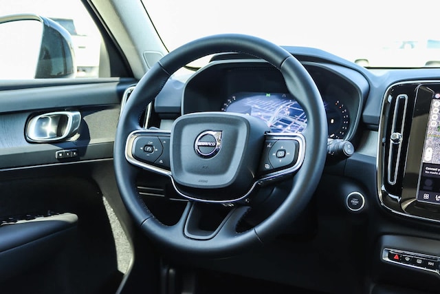 2025 Volvo XC40 Plus - Photo 17