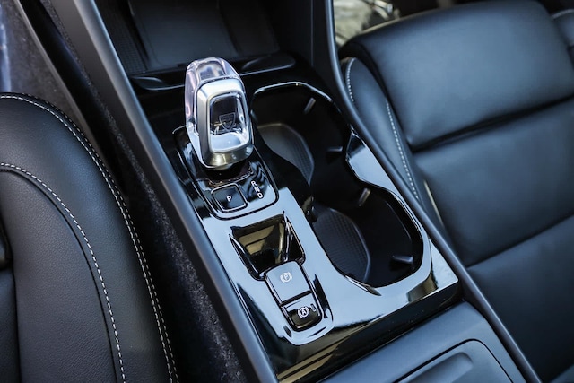 2025 Volvo XC40 Plus - Photo 21