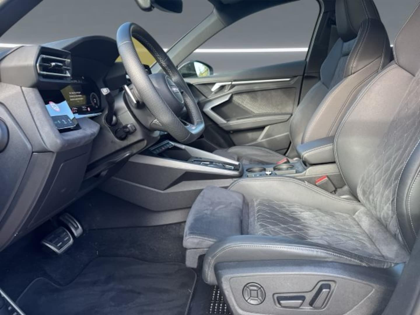 Bild über Audi A3 Limousine S line TFSI S tronic - für weitere Informationen kontaktieren Sie den Audi Partner