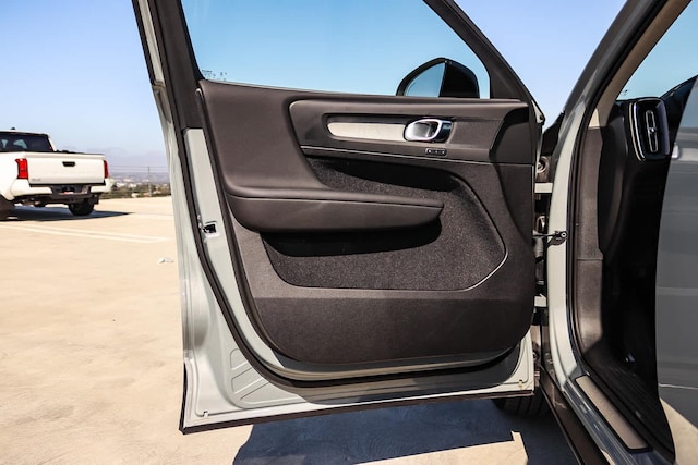 2025 Volvo XC40 Plus - Photo 23