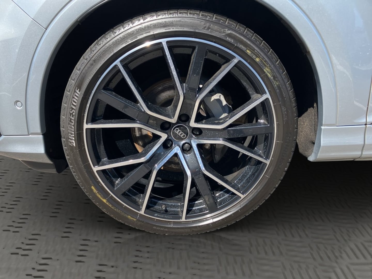 Bild über Audi Q7 competition plus 50 TDI quattro tiptronic - für weitere Informationen kontaktieren Sie den Audi Partner