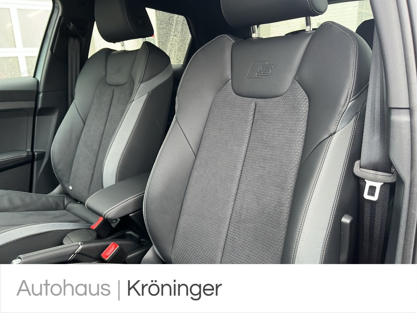 Bild über Audi A1 Sportback S line 40 TFSI S tronic - für weitere Informationen kontaktieren Sie den Audi Partner