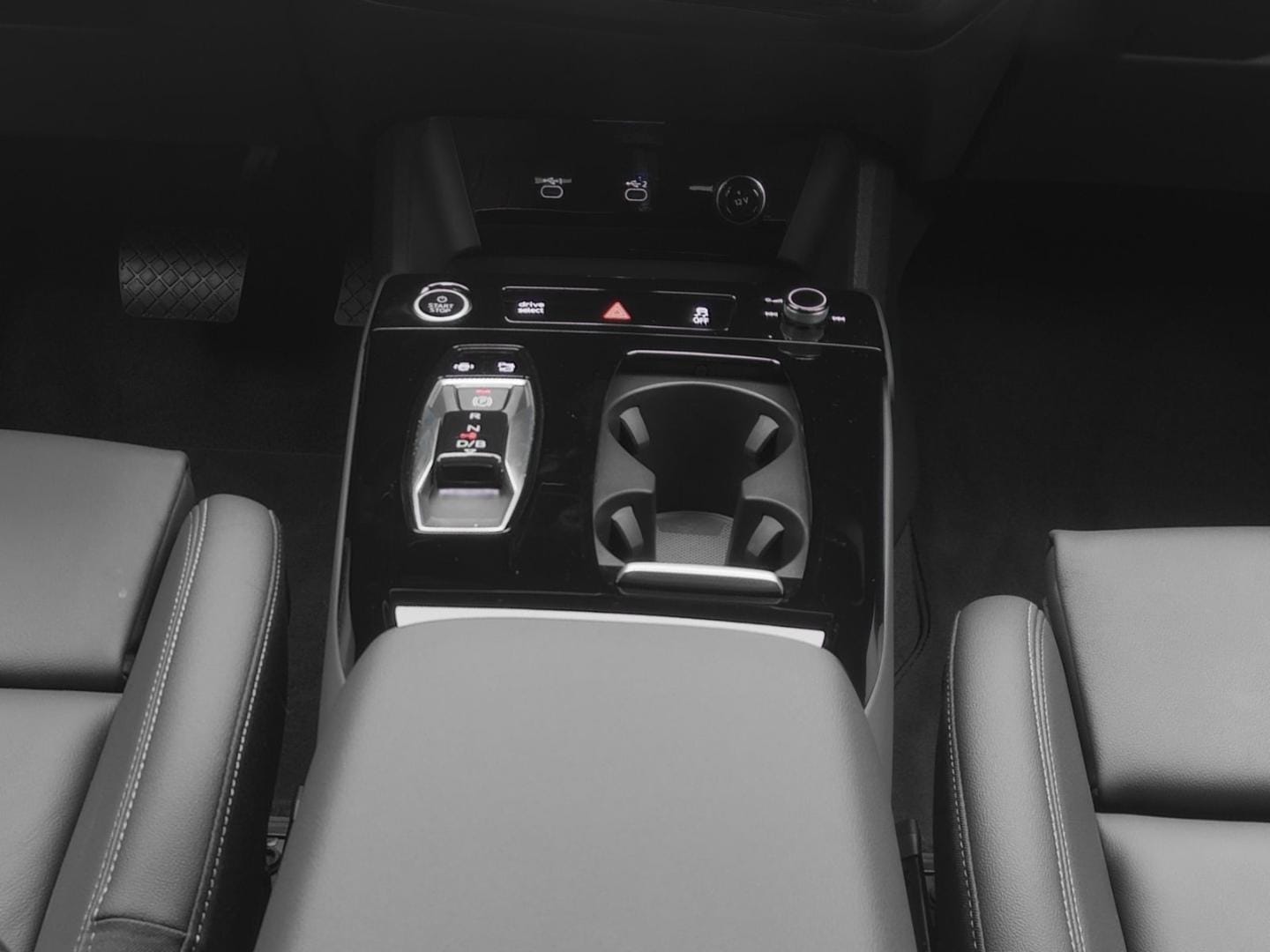 Bild über Audi Q6 SUV e-tron e-tron performance - für weitere Informationen kontaktieren Sie den Audi Partner