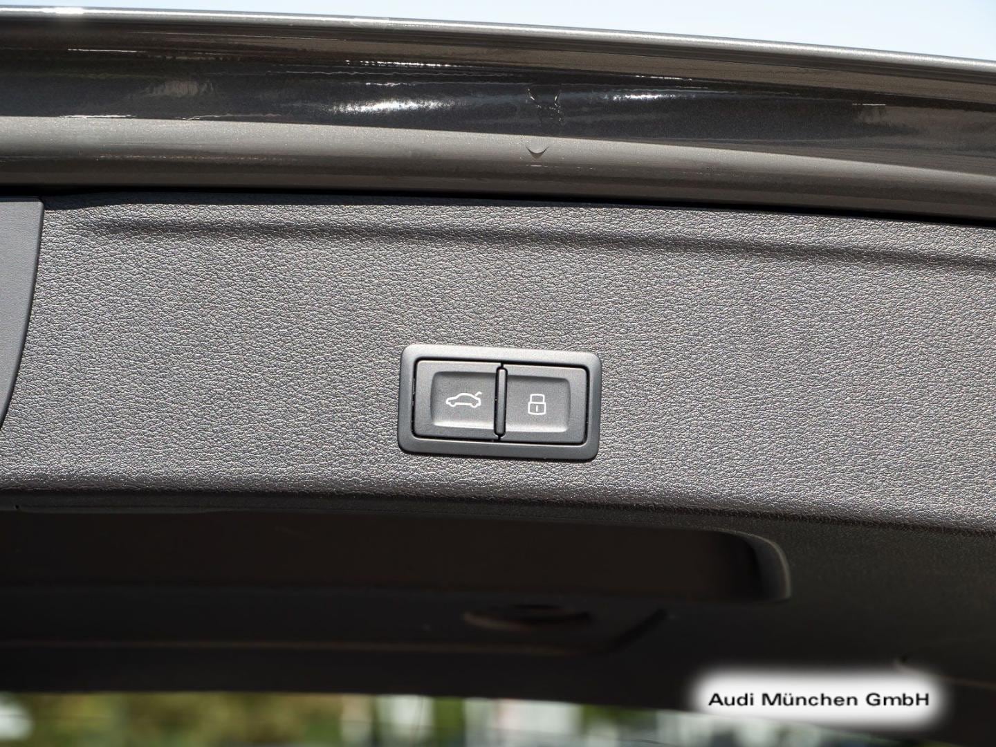 Bild über Audi A4 Avant S line 40 TFSI quattro S tronic - für weitere Informationen kontaktieren Sie den Audi Partner