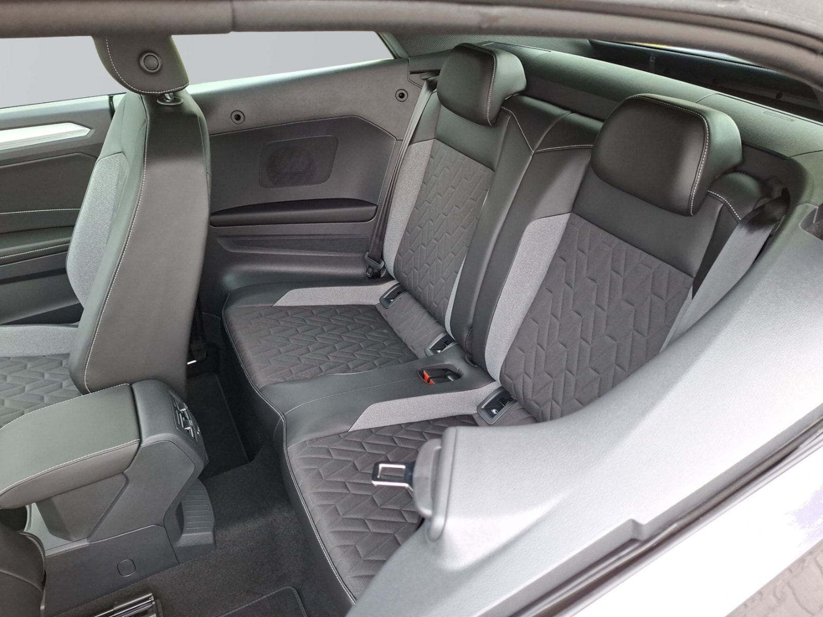 Volkswagen T-Roc Cabriolet – Bild 12
