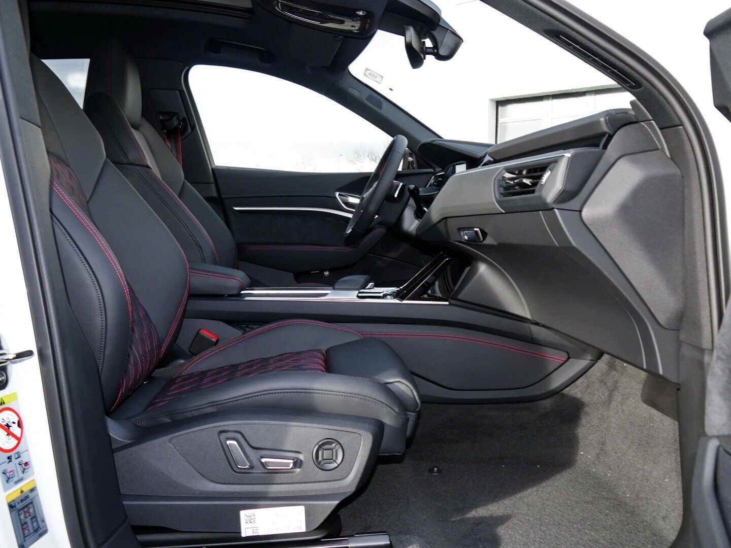 Image about Audi Q8 Sportback e-tron S line 55 e-tron quattro 300 kW