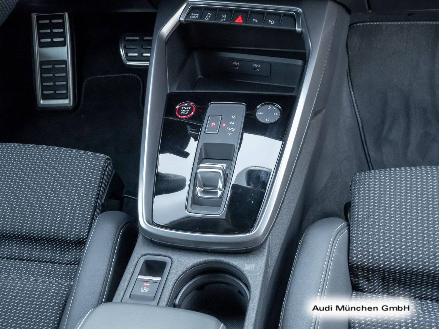 Bild über Audi S3 Sportback TFSI quattro S tronic - für weitere Informationen kontaktieren Sie den Audi Partner