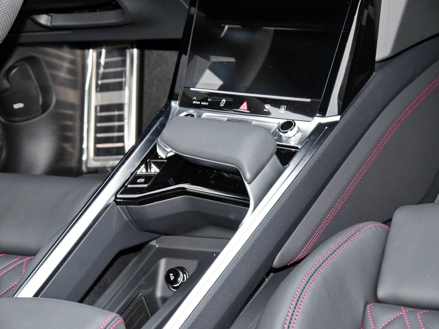 Image about Audi Q8 Sportback e-tron S line 55 e-tron quattro 300 kW