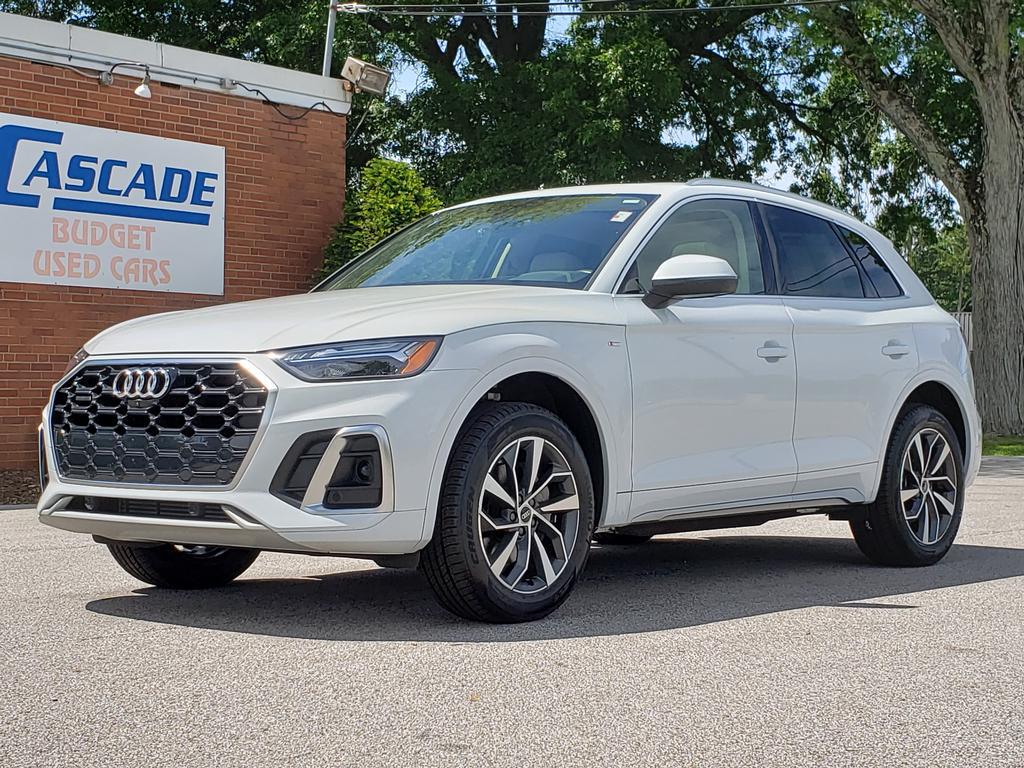 2023 Audi Q5 45 Premium Plus's photo