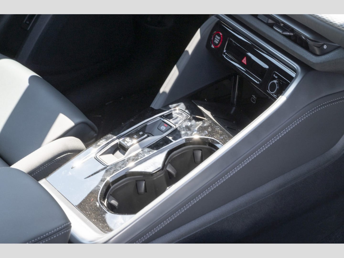 Bild über Audi Q5 SUV TDI quattro 220 kW S tronic - für weitere Informationen kontaktieren Sie den Audi Partner