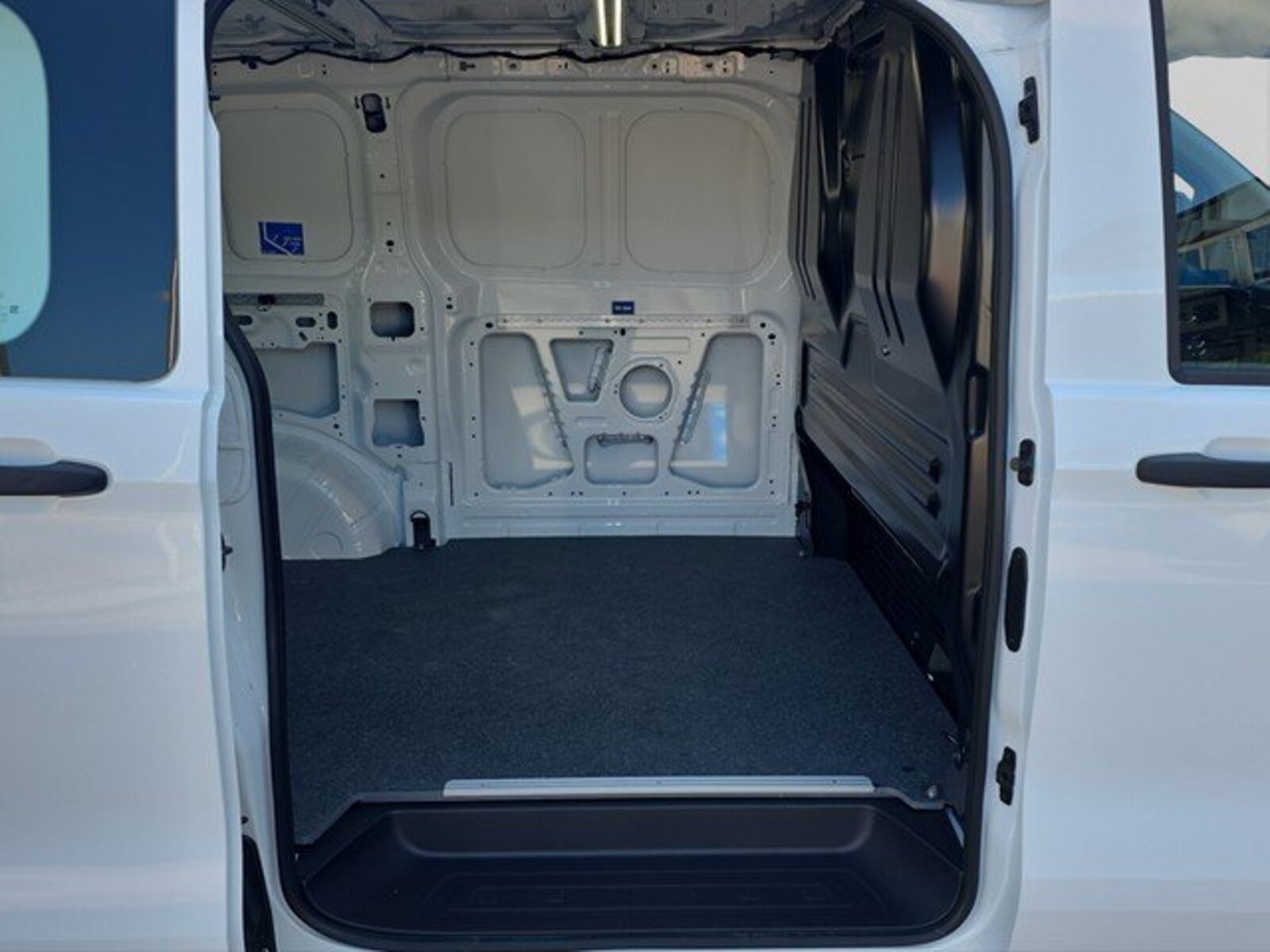 Volkswagen Transporter Kasten kurzer Radstand – Bild 8