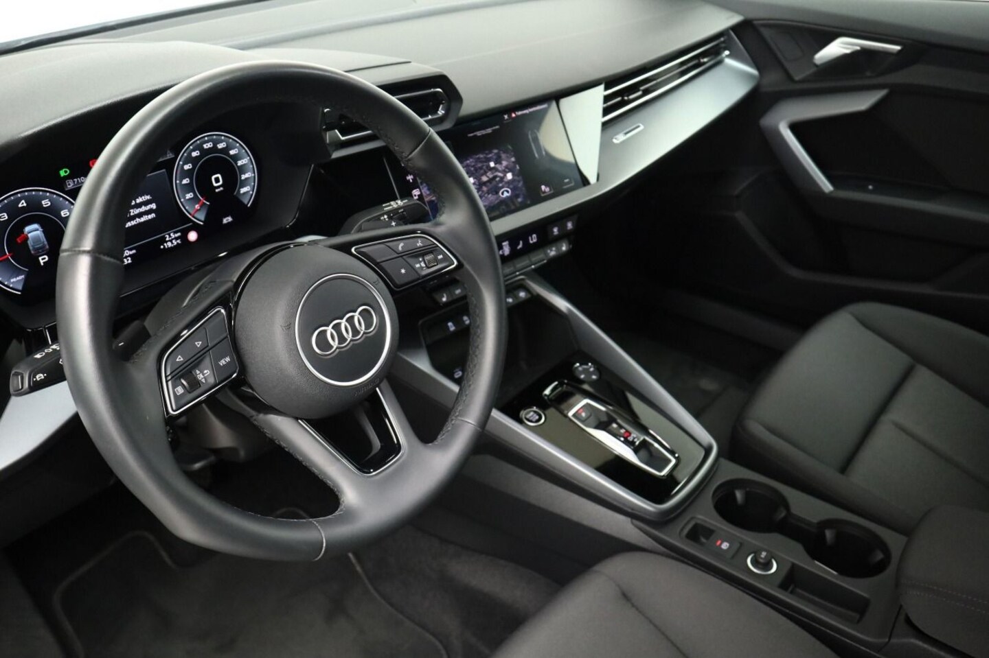 Bild über Audi A3 Sportback advanced 30 TFSI S tronic - für weitere Informationen kontaktieren Sie den Audi Partner