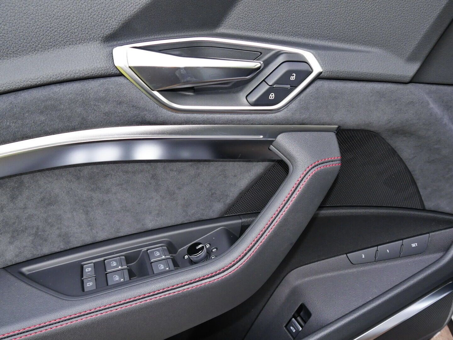 Image about Audi Q8 Sportback e-tron S line 55 e-tron quattro 300 kW