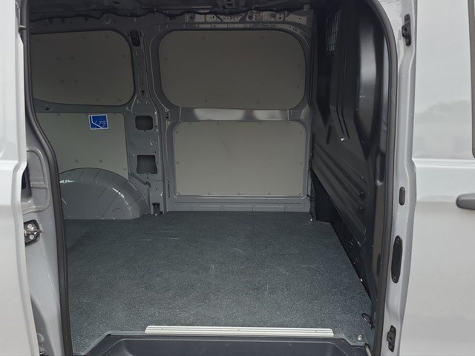 Volkswagen Transporter Kasten kurzer Radstand – Bild 8