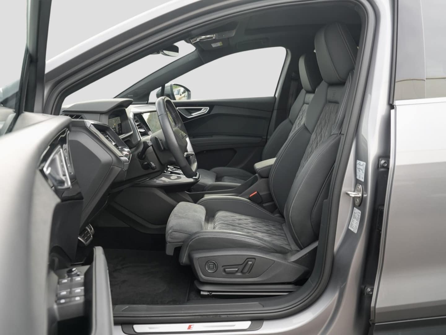 Bild über Audi Q4 Sportback e-tron 35 e-tron - für weitere Informationen kontaktieren Sie den Audi Partner