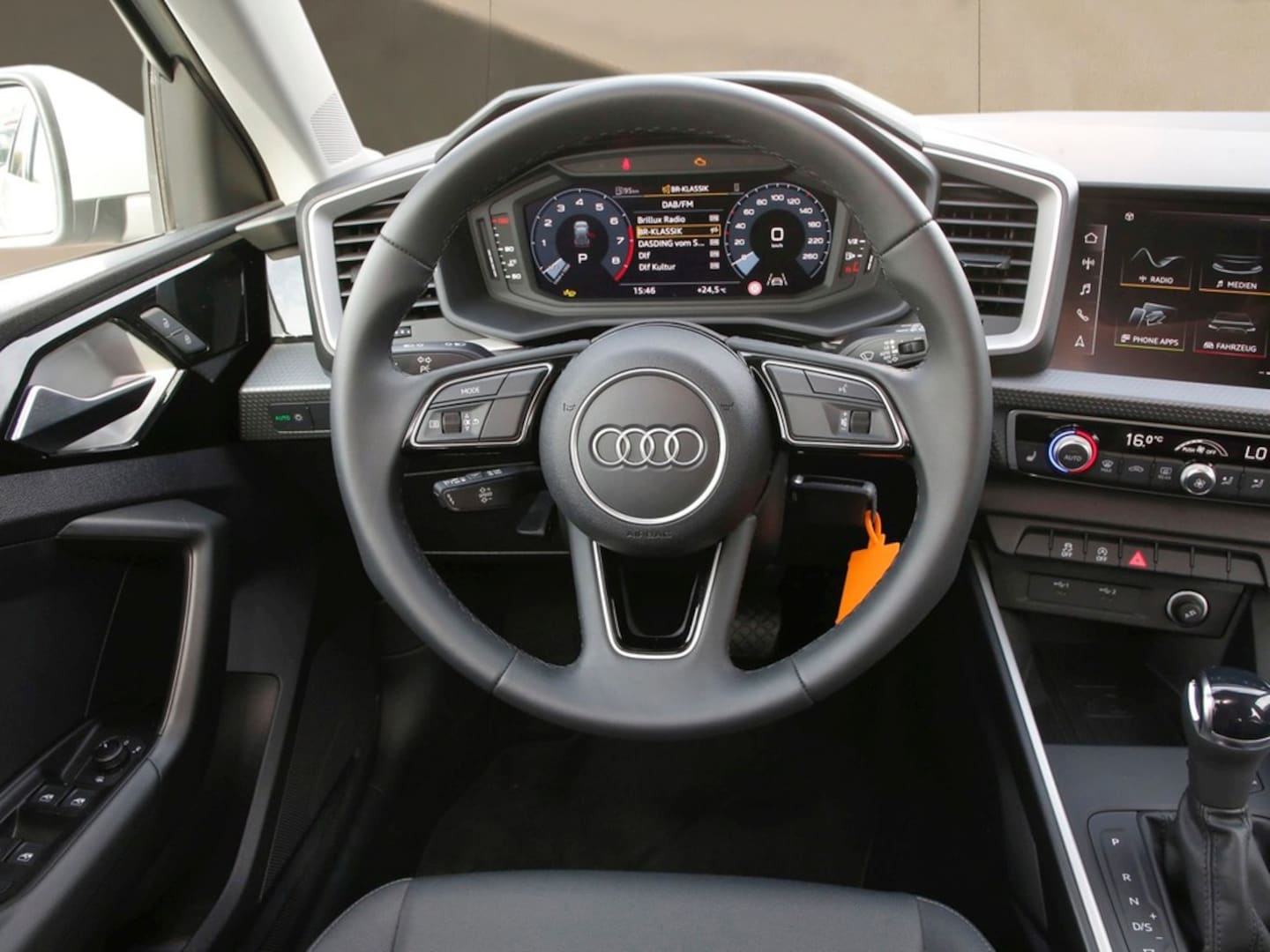 Bild über Audi A1 Sportback S line 25 TFSI S tronic - für weitere Informationen kontaktieren Sie den Audi Partner