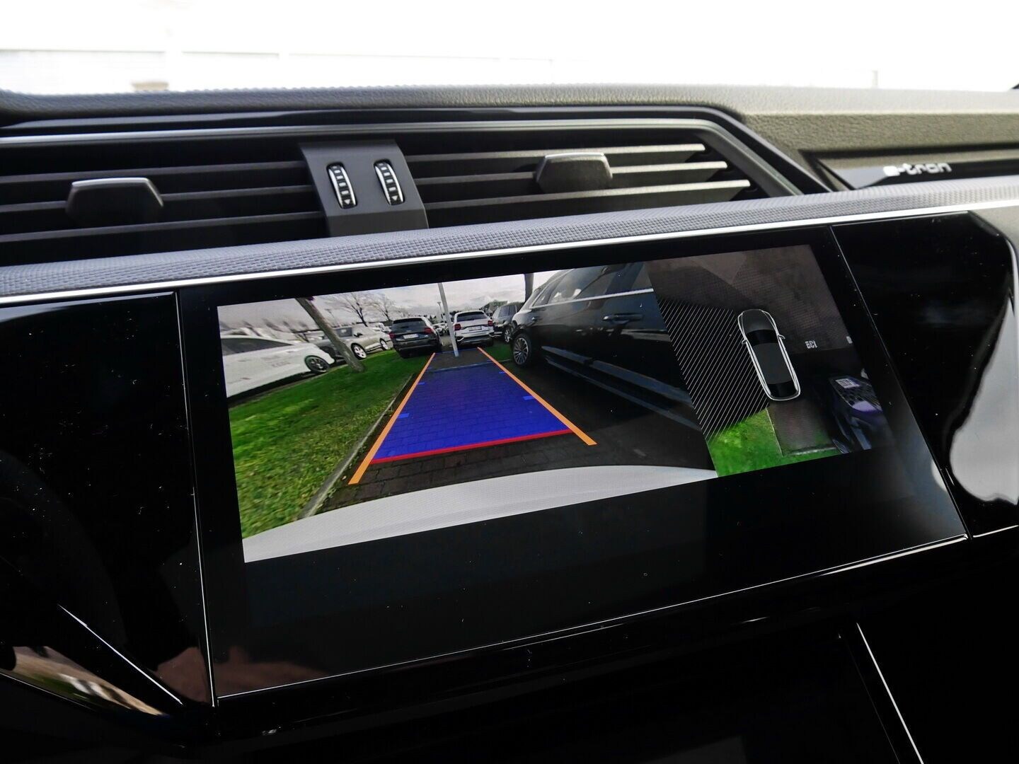 Image about Audi Q8 Sportback e-tron S line 55 e-tron quattro 300 kW