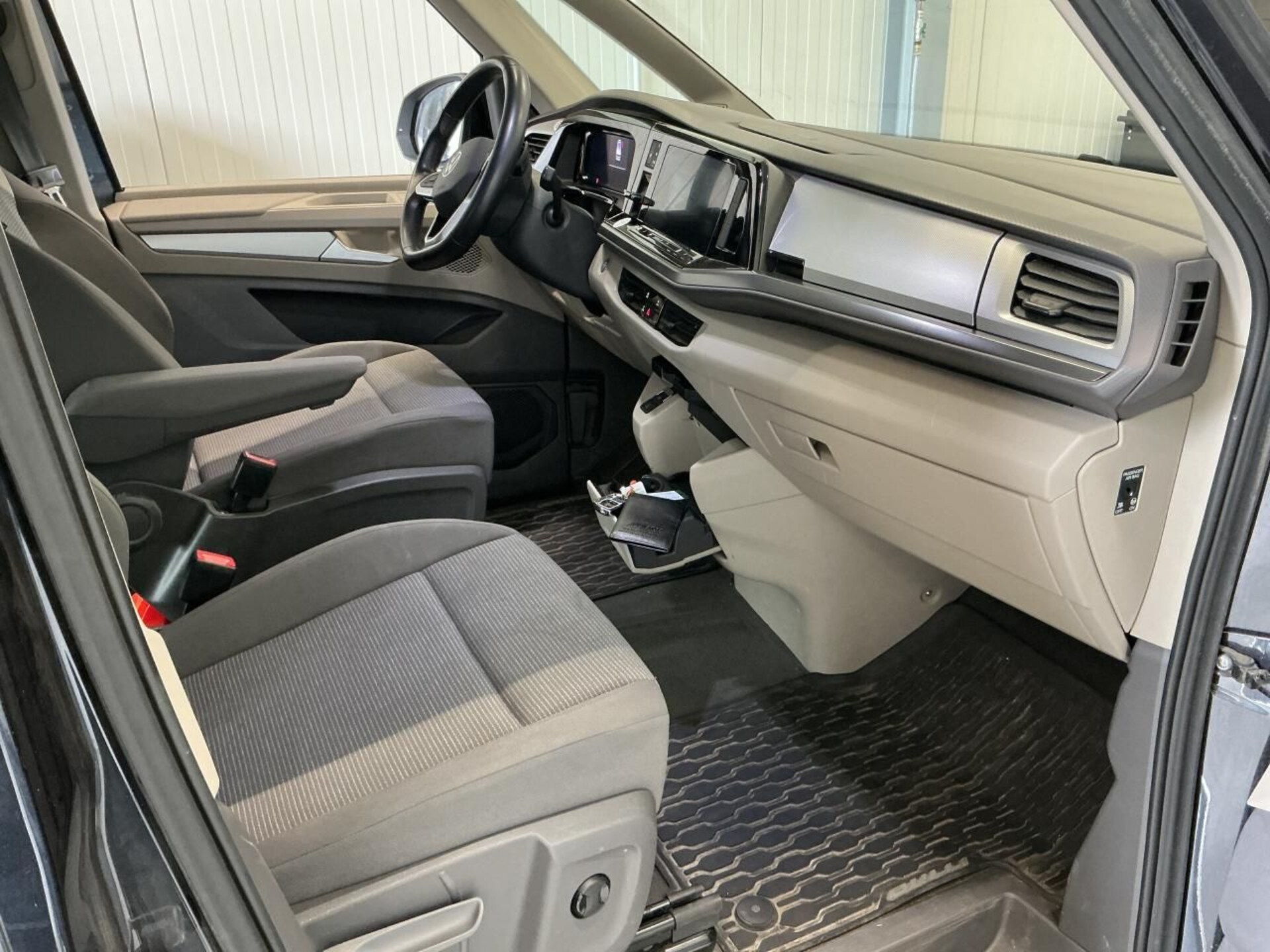 Volkswagen Multivan Langversion Basis-Modell
