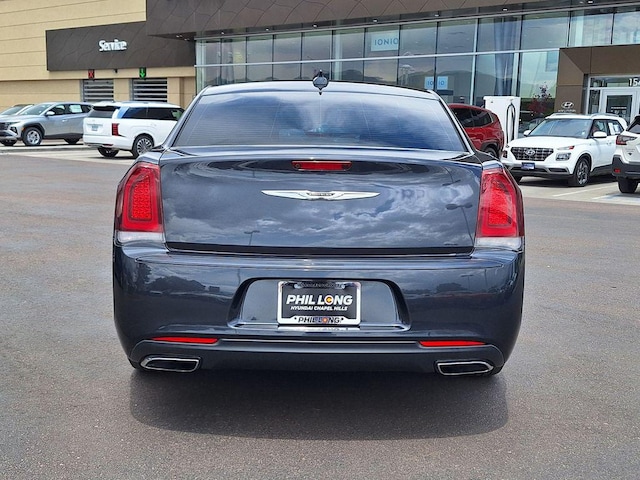 2017 Chrysler 300