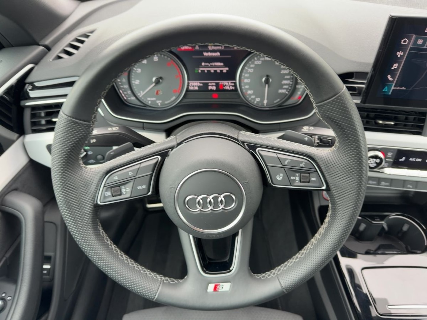 Bild über Audi S5 Cabriolet TFSI quattro tiptronic - für weitere Informationen kontaktieren Sie den Audi Partner