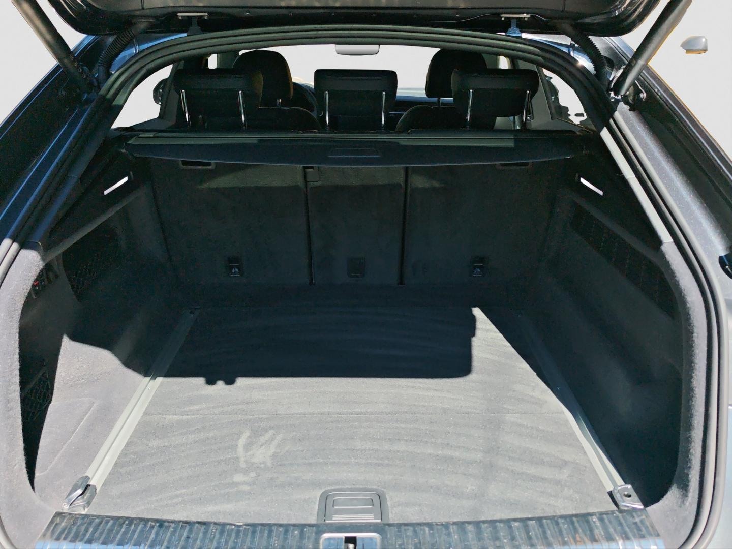 Bild über Audi SQ8 TFSI quattro tiptronic - für weitere Informationen kontaktieren Sie den Audi Partner