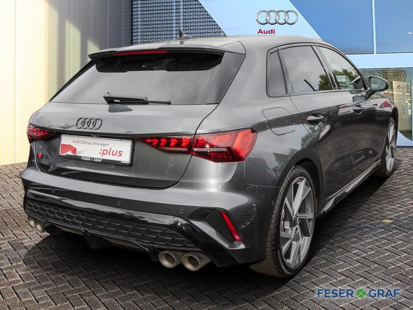 Bild über Audi S3 Sportback TFSI quattro S tronic - für weitere Informationen kontaktieren Sie den Audi Partner
