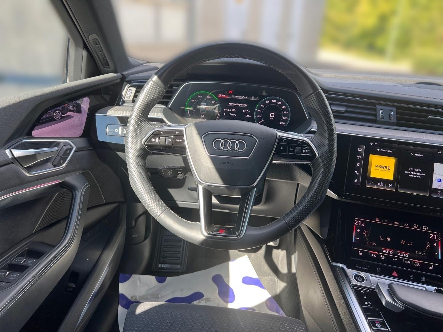 Bild über Audi Q8 Sportback e-tron S line 55 e-tron quattro - für weitere Informationen kontaktieren Sie den Audi Partner