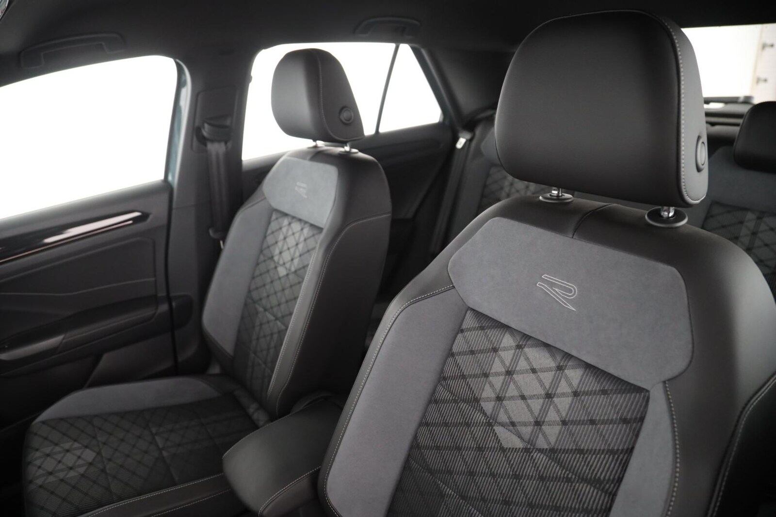 Volkswagen T-Roc – Bild 12