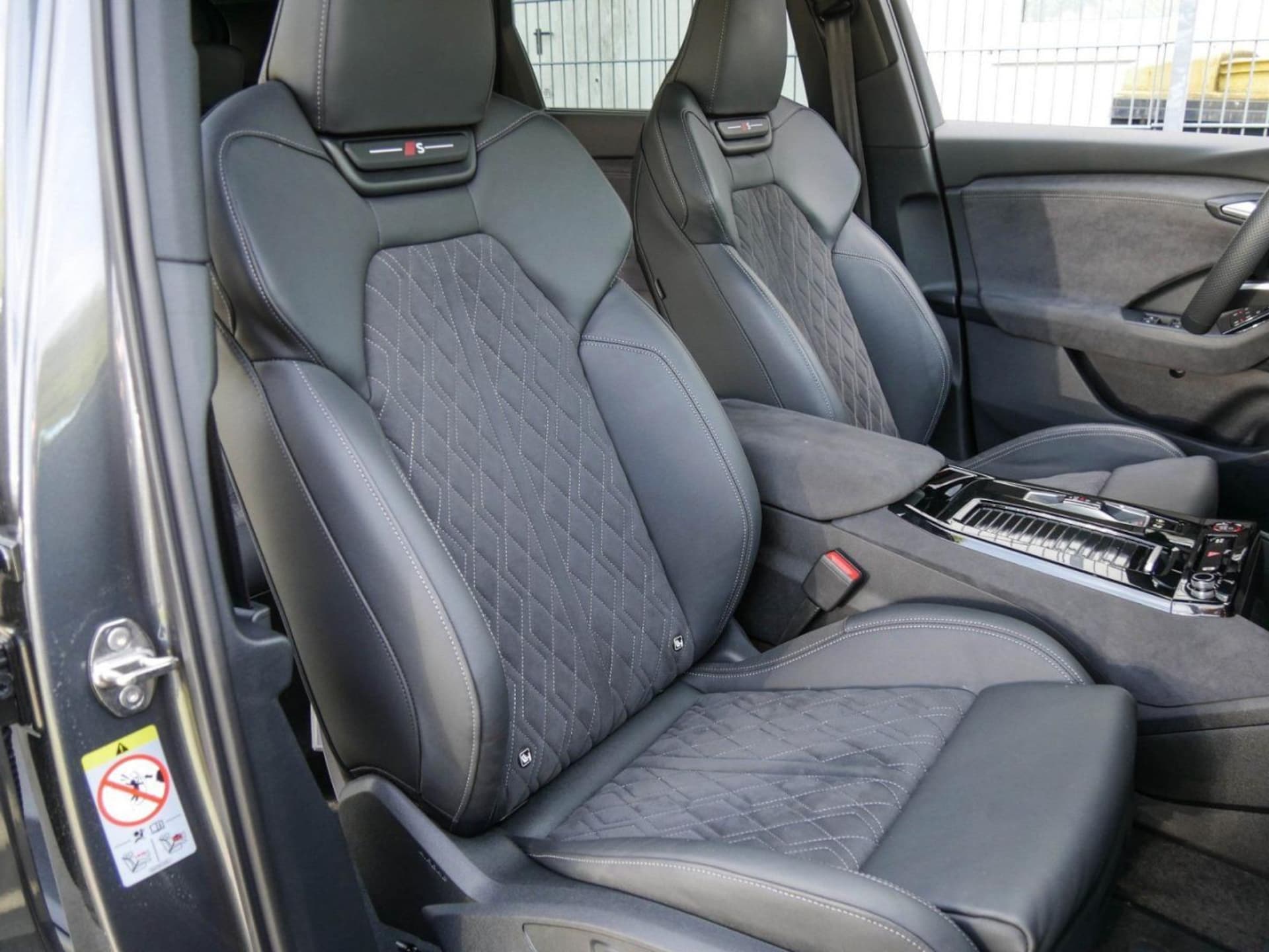Audi SQ6 SUV e-tron