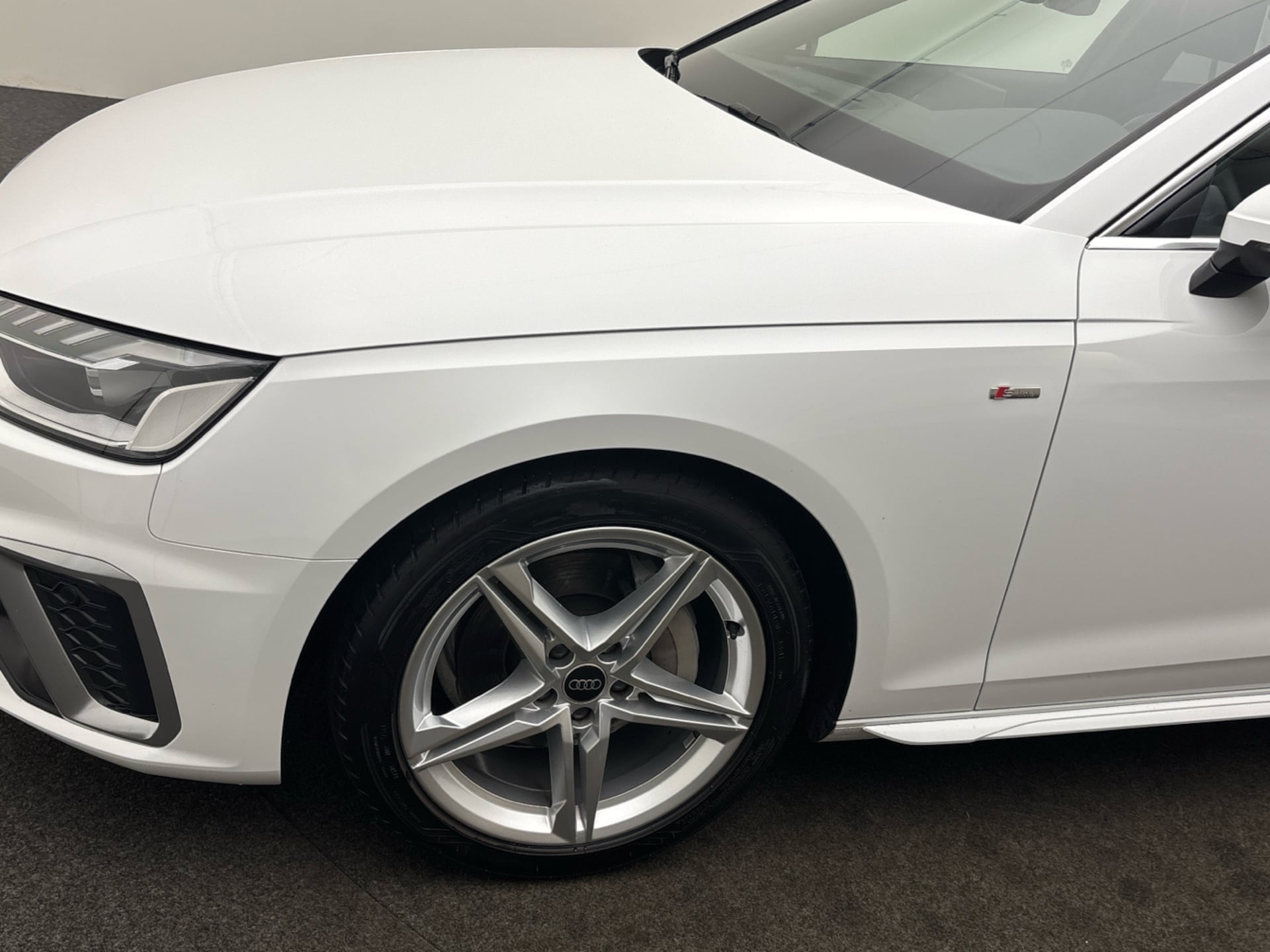 Audi A4 Avant S line