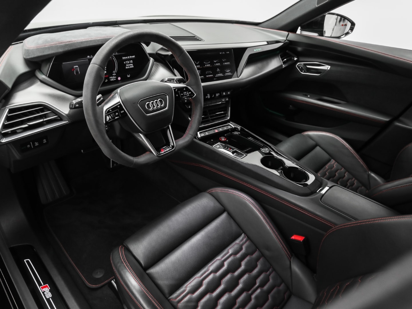 Bild über Audi RS e-tron GT e-tron quattro - für weitere Informationen kontaktieren Sie den Audi Partner