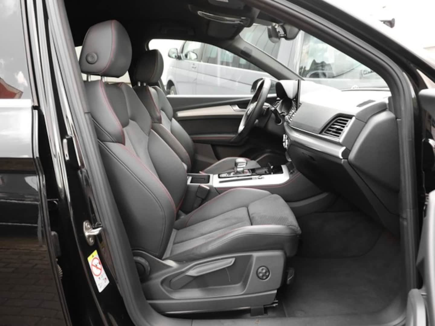 Bild über Audi Q5 Sportback 45 TFSI quattro S tronic - für weitere Informationen kontaktieren Sie den Audi Partner