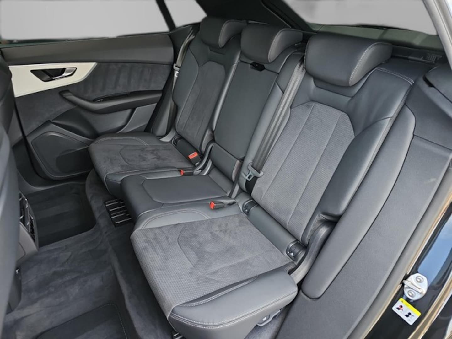 Bild über Audi Q8 SUV S line business TDI quattro 210 kW tiptronic - für weitere Informationen kontaktieren Sie den Audi Partner