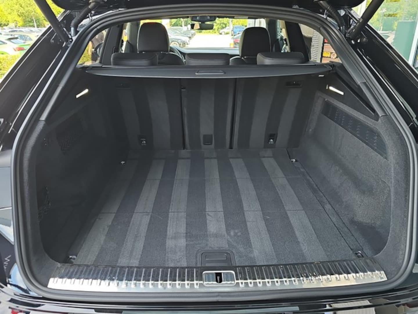 Bild über Audi Q8 SUV S line business TDI quattro 210 kW tiptronic - für weitere Informationen kontaktieren Sie den Audi Partner