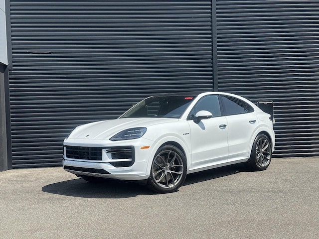 Photo of 2025 Porsche Cayenne E-Hybrid Coupe 