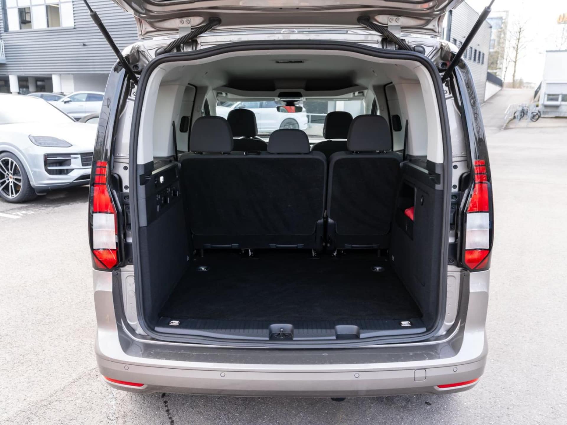Volkswagen Caddy Basis-Modell
