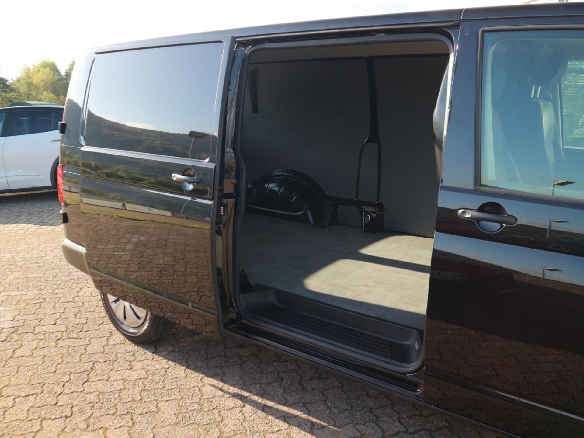 Volkswagen T6.1 Transporter Kasten langer Radstand