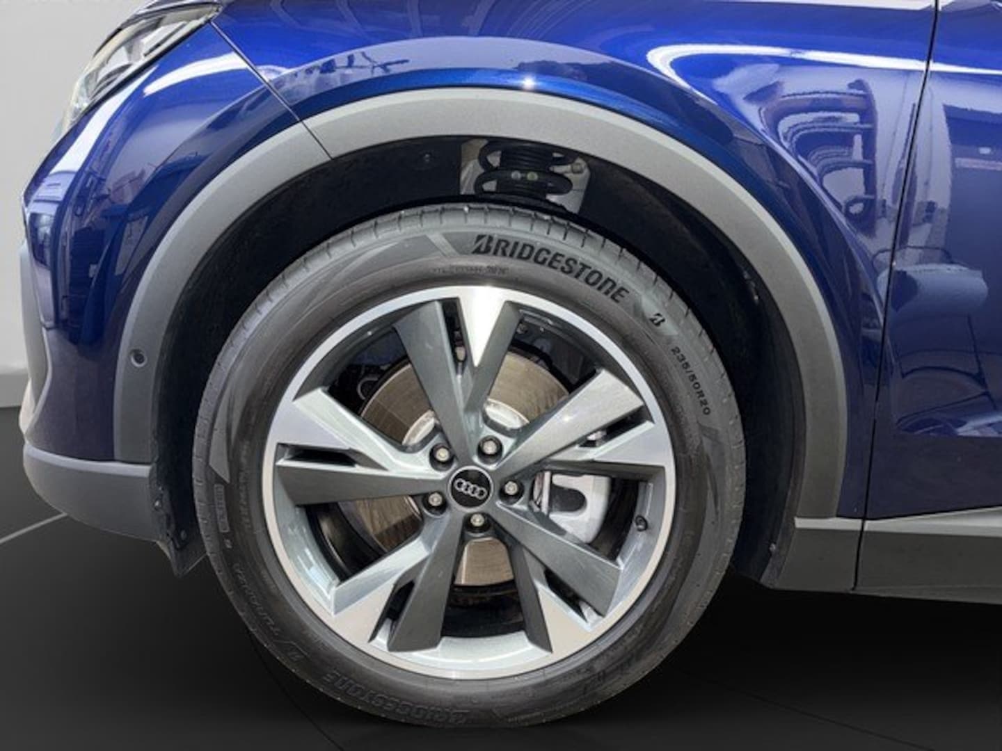 Bild über Audi Q4 e-tron 40 e-tron - für weitere Informationen kontaktieren Sie den Audi Partner