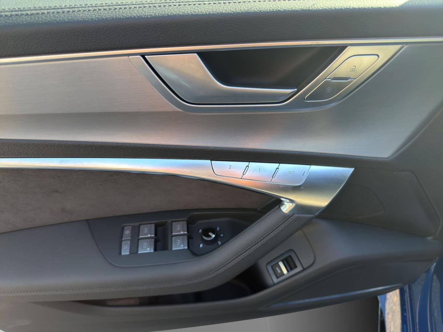 Bild über Audi RS 6 Avant TFSI quattro tiptronic - für weitere Informationen kontaktieren Sie den Audi Partner